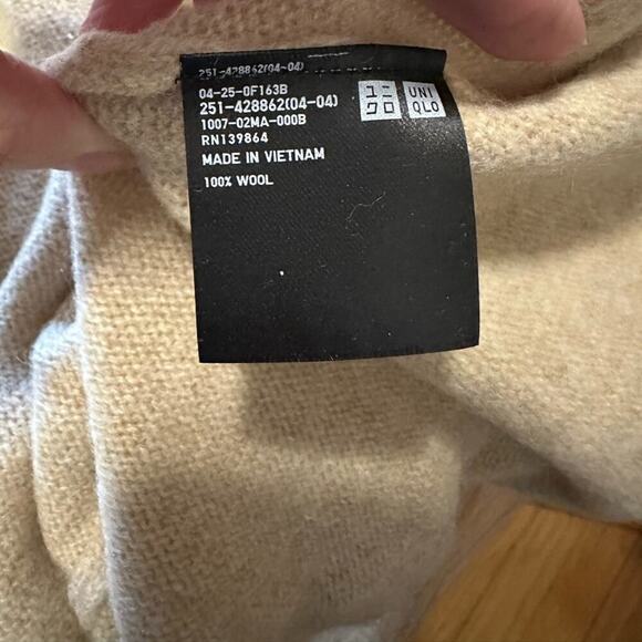 Uniqlo Wool Funnel Turtleneck Sweater size M NEW Tan Slouch Shoulder - Picture 4 of 9